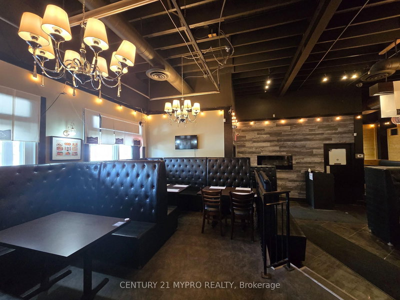 155 Wellington St E, Aurora, L4G 1J4 | Image 2