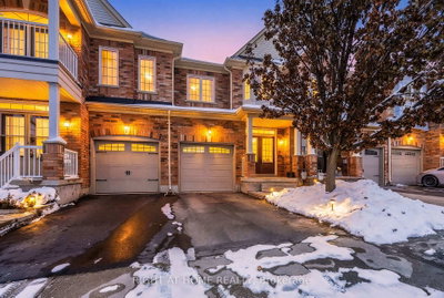 Townhouse leased at 9-320 Ravineview Drive, Vaughan, Ontario, L6A 4H1 - Rural Vaughan - MLS: N12673272