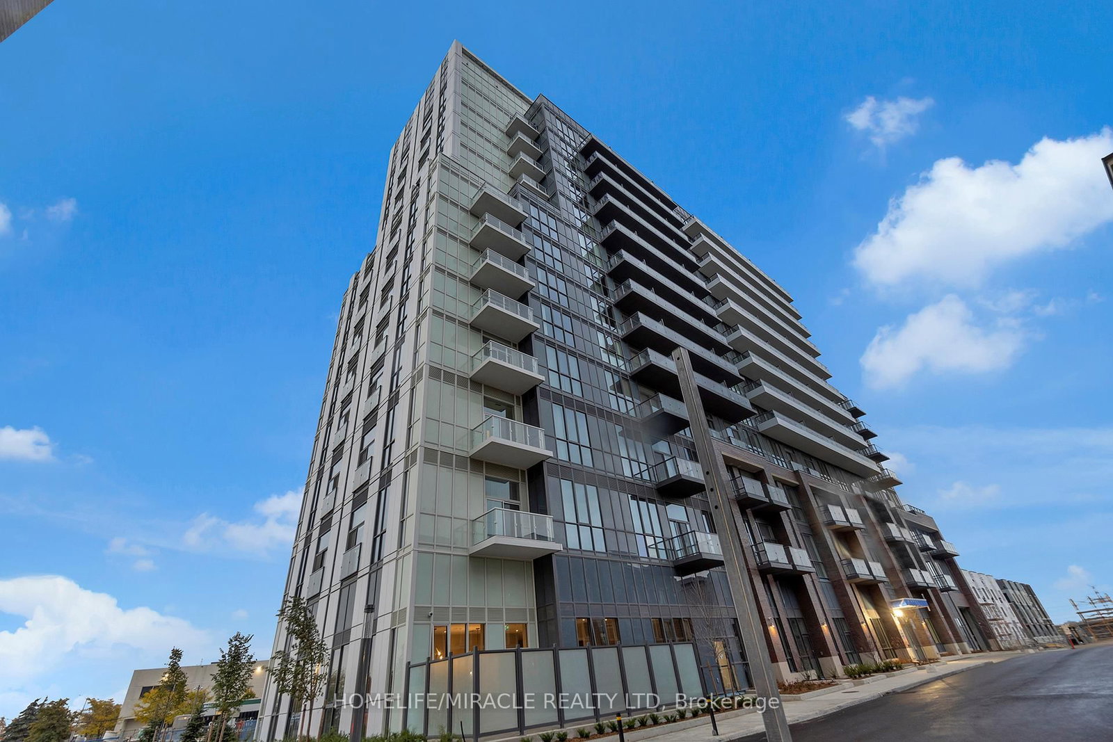 Condo leased at 801-60 Honeycrisp Crescent, Vaughan, Ontario, L4K 0M5 - Vaughan Corporate Centre - MLS: N12674684