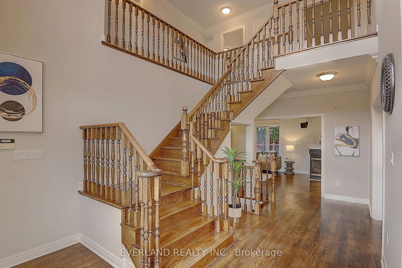 922 Best Circ, Newmarket, L3X 2H8 | Image 2