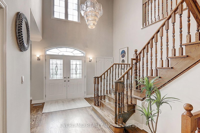 922 Best Circ, Newmarket, L3X 2H8 | Image 3