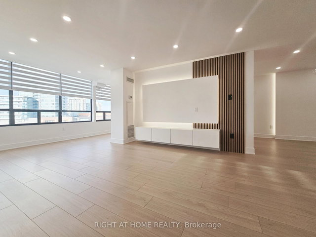 512 - 7460 Bathurst Street