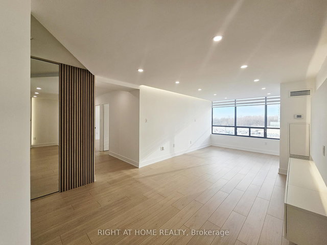 512 - 7460 Bathurst Street