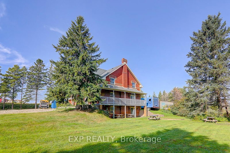 2768 Davis Dr, East Gwillimbury, L3Y 4W1 | Image 2