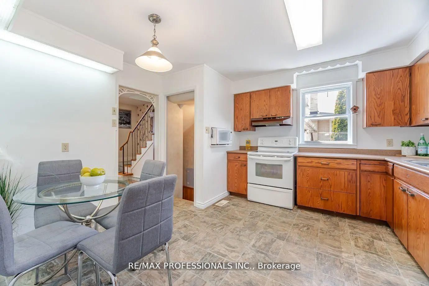 Detached House for sale at 77 Bedford Park Avenue, Richmond Hill, Ontario, L4C 2N9 - Crosby - MLS: N12680072