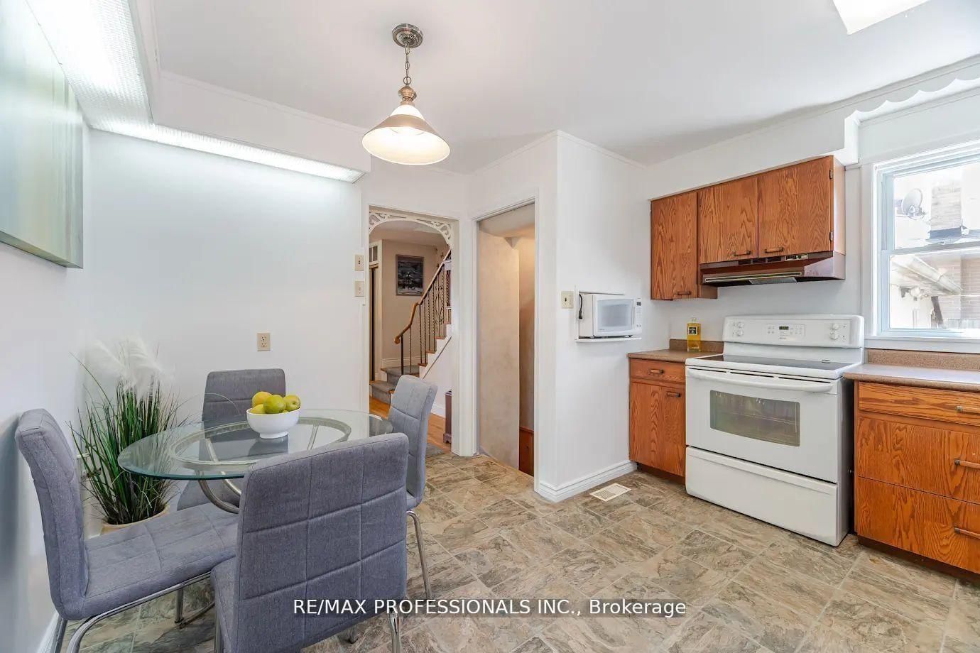 Detached House for sale at 77 Bedford Park Avenue, Richmond Hill, Ontario, L4C 2N9 - Crosby - MLS: N12680072