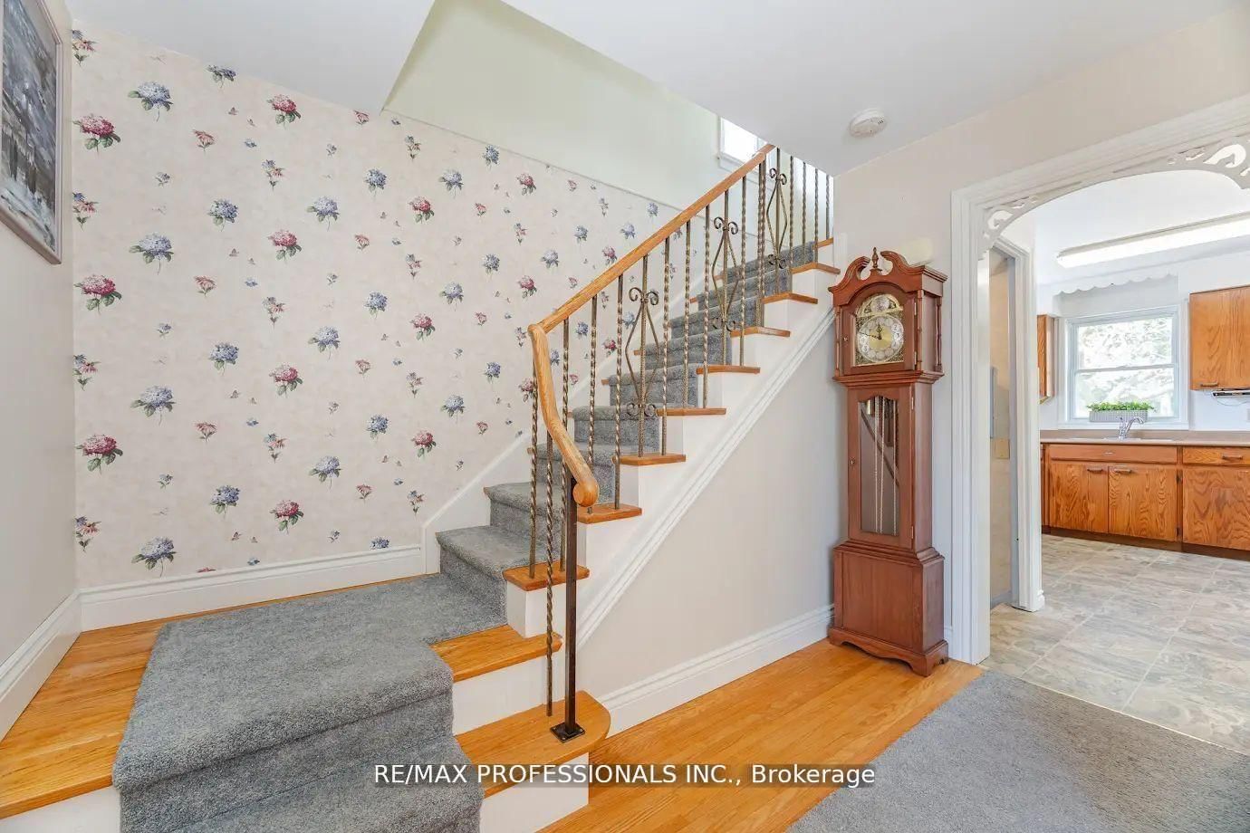 Detached House for sale at 77 Bedford Park Avenue, Richmond Hill, Ontario, L4C 2N9 - Crosby - MLS: N12680072