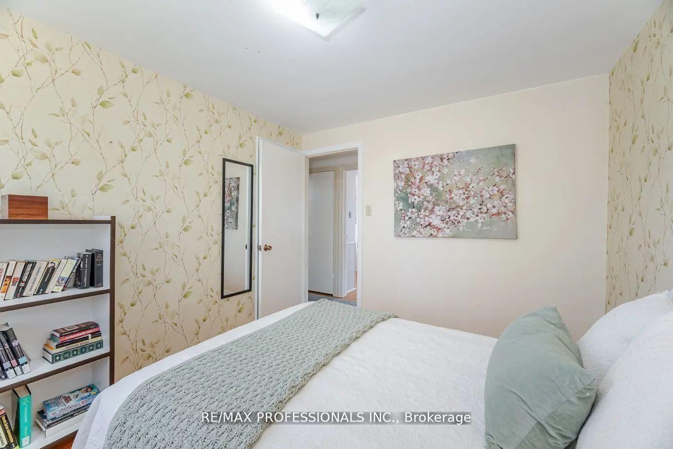 Detached House for sale at 77 Bedford Park Avenue, Richmond Hill, Ontario, L4C 2N9 - Crosby - MLS: N12680072