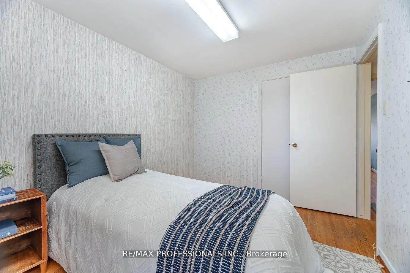 Detached House for sale at 77 Bedford Park Avenue, Richmond Hill, Ontario, L4C 2N9 - Crosby - MLS: N12680072