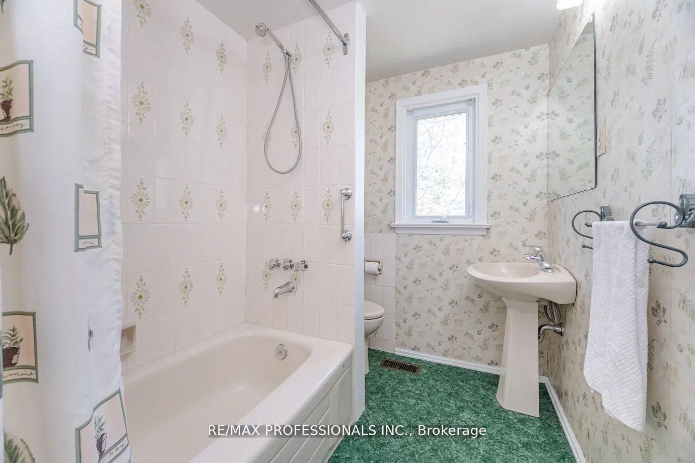 Detached House for sale at 77 Bedford Park Avenue, Richmond Hill, Ontario, L4C 2N9 - Crosby - MLS: N12680072