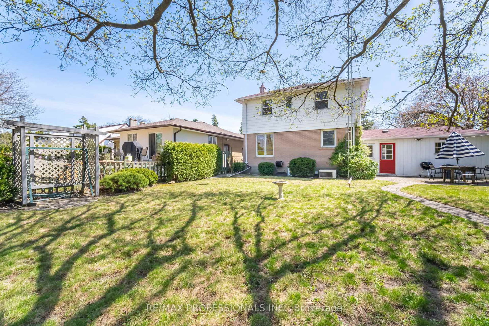 Detached House for sale at 77 Bedford Park Avenue, Richmond Hill, Ontario, L4C 2N9 - Crosby - MLS: N12680072