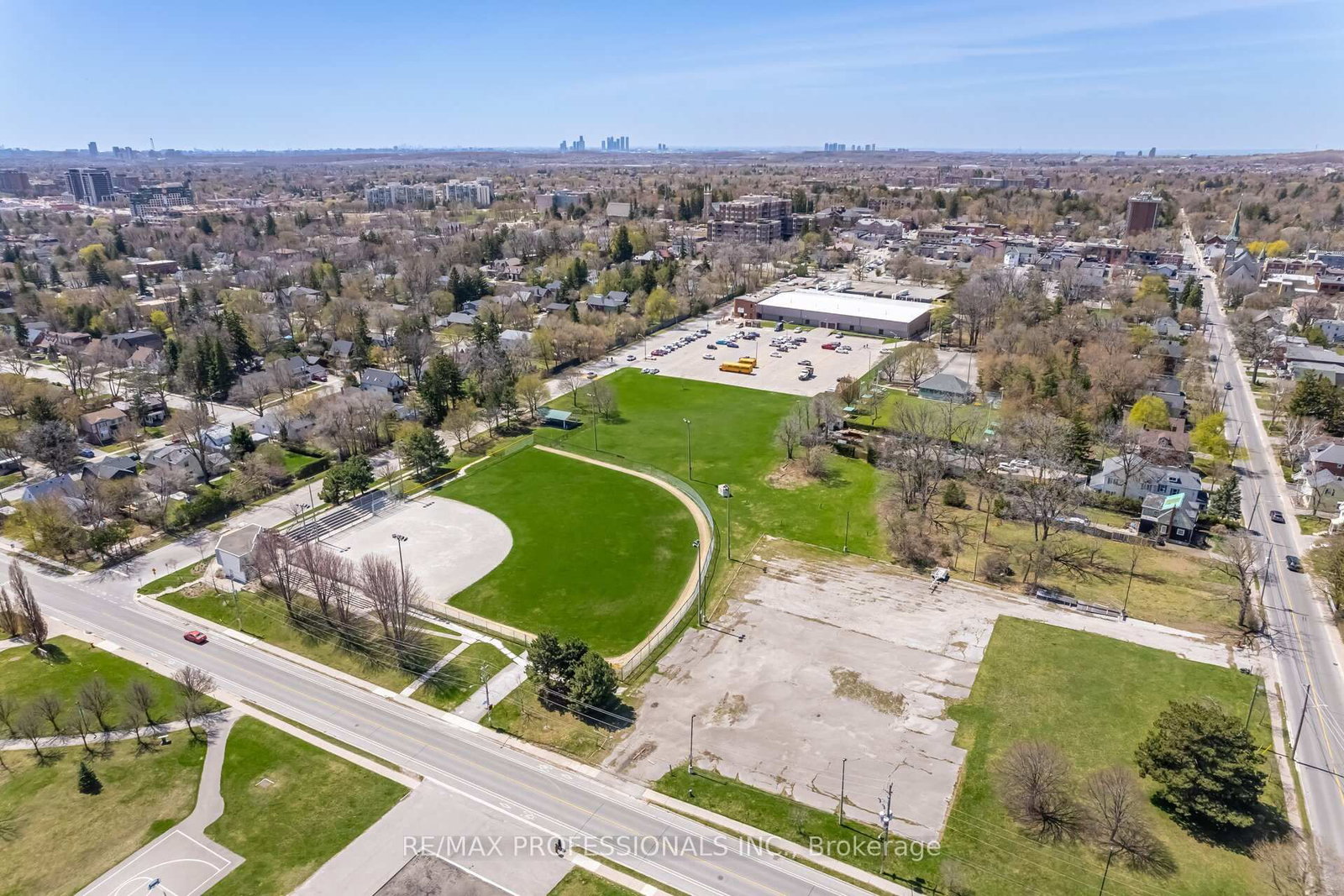 Detached House for sale at 77 Bedford Park Avenue, Richmond Hill, Ontario, L4C 2N9 - Crosby - MLS: N12680072