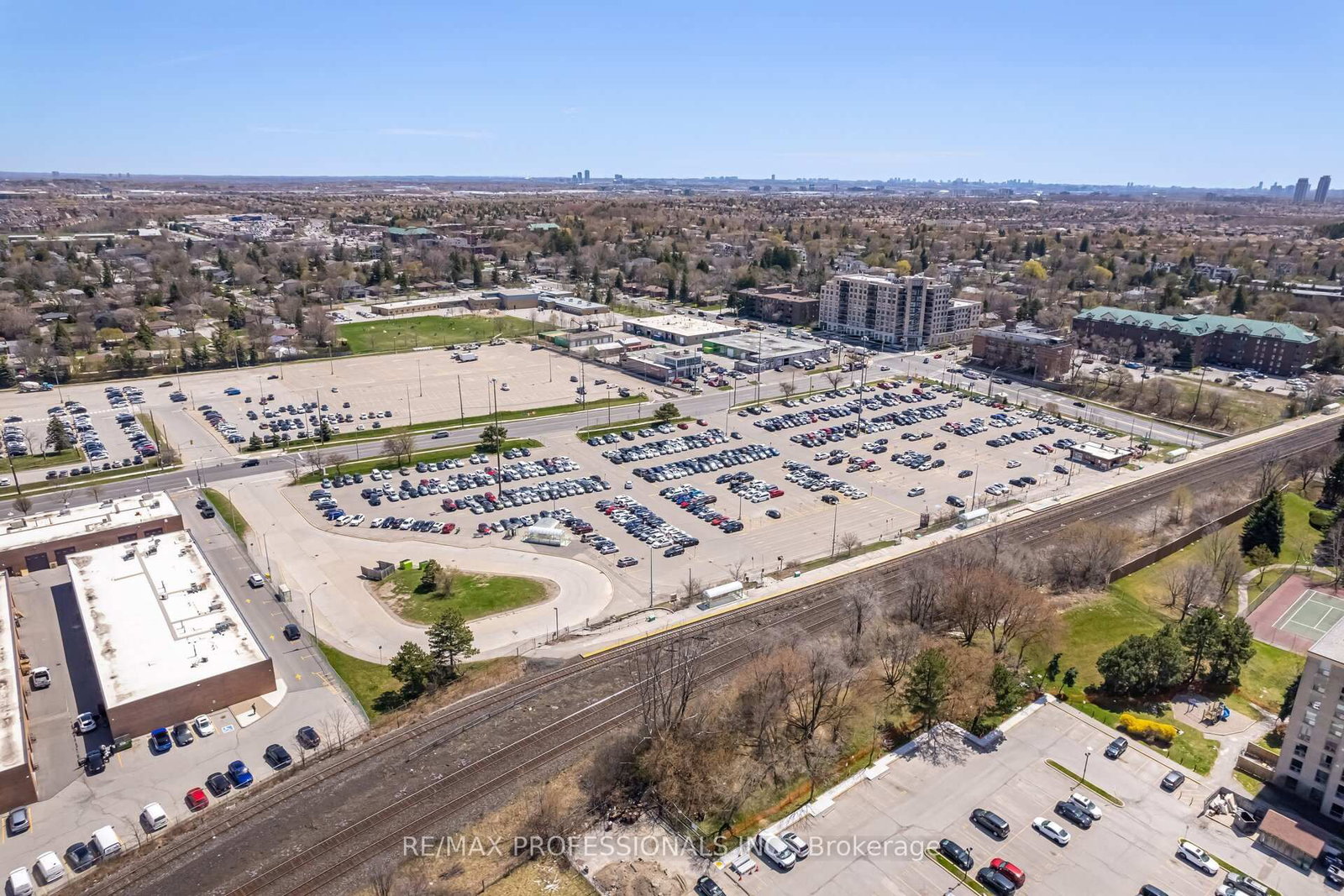 Detached House for sale at 77 Bedford Park Avenue, Richmond Hill, Ontario, L4C 2N9 - Crosby - MLS: N12680072