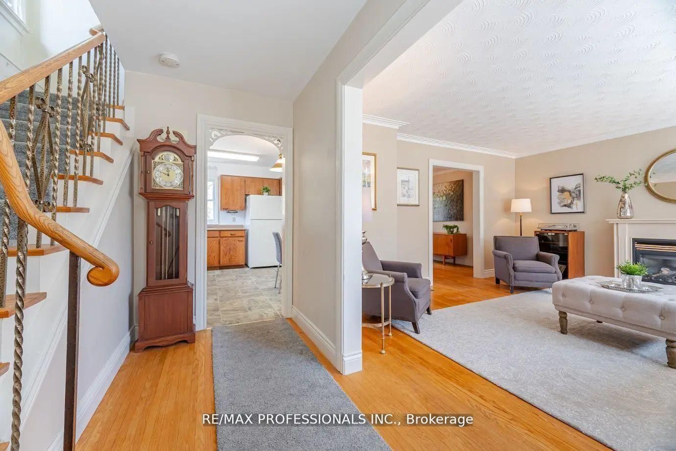 Detached House for sale at 77 Bedford Park Avenue, Richmond Hill, Ontario, L4C 2N9 - Crosby - MLS: N12680072