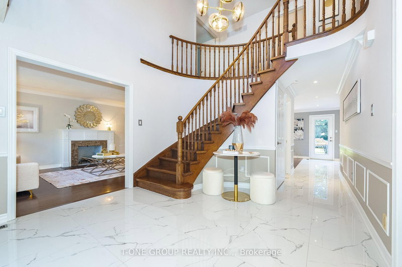 124 Aitken Circ, Markham, L3R 7L8 | Image 3