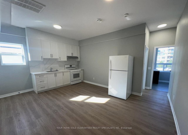 C - 9 Wellington Street E