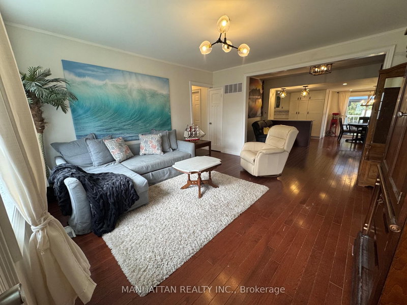 10 Victor Dr, Whitchurch-Stouffville, L4A 3G5 | Image 3