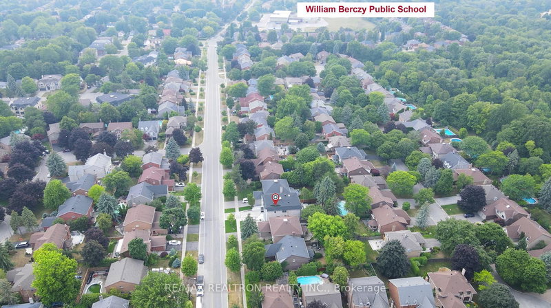 202 Carlton Rd, Markham, L3R 3L8 | Image 3