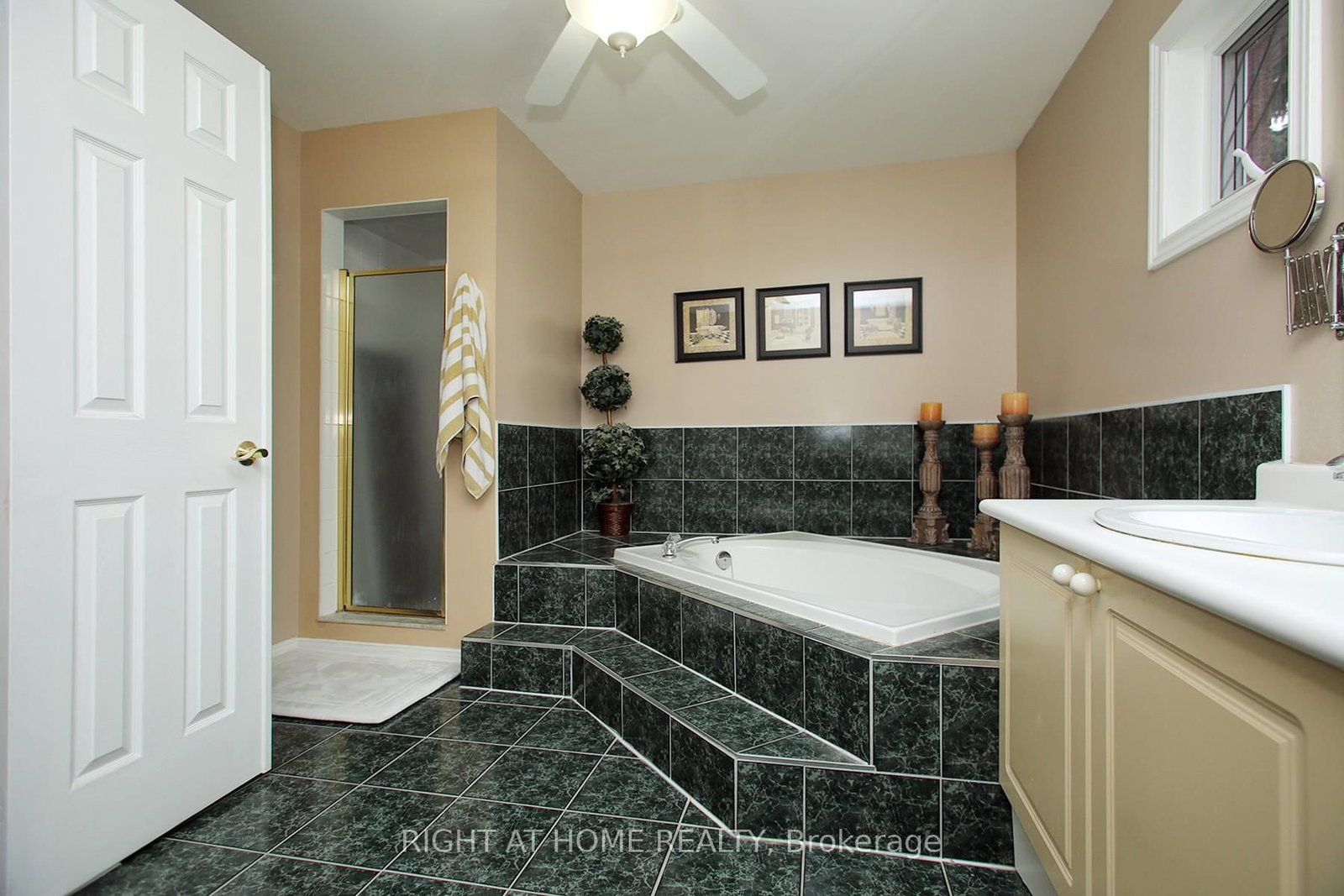 Detached House for sale at 6 Coldstream Crescent, Richmond Hill, Ontario, L4S 1E6 - Devonsleigh - MLS: N12684616