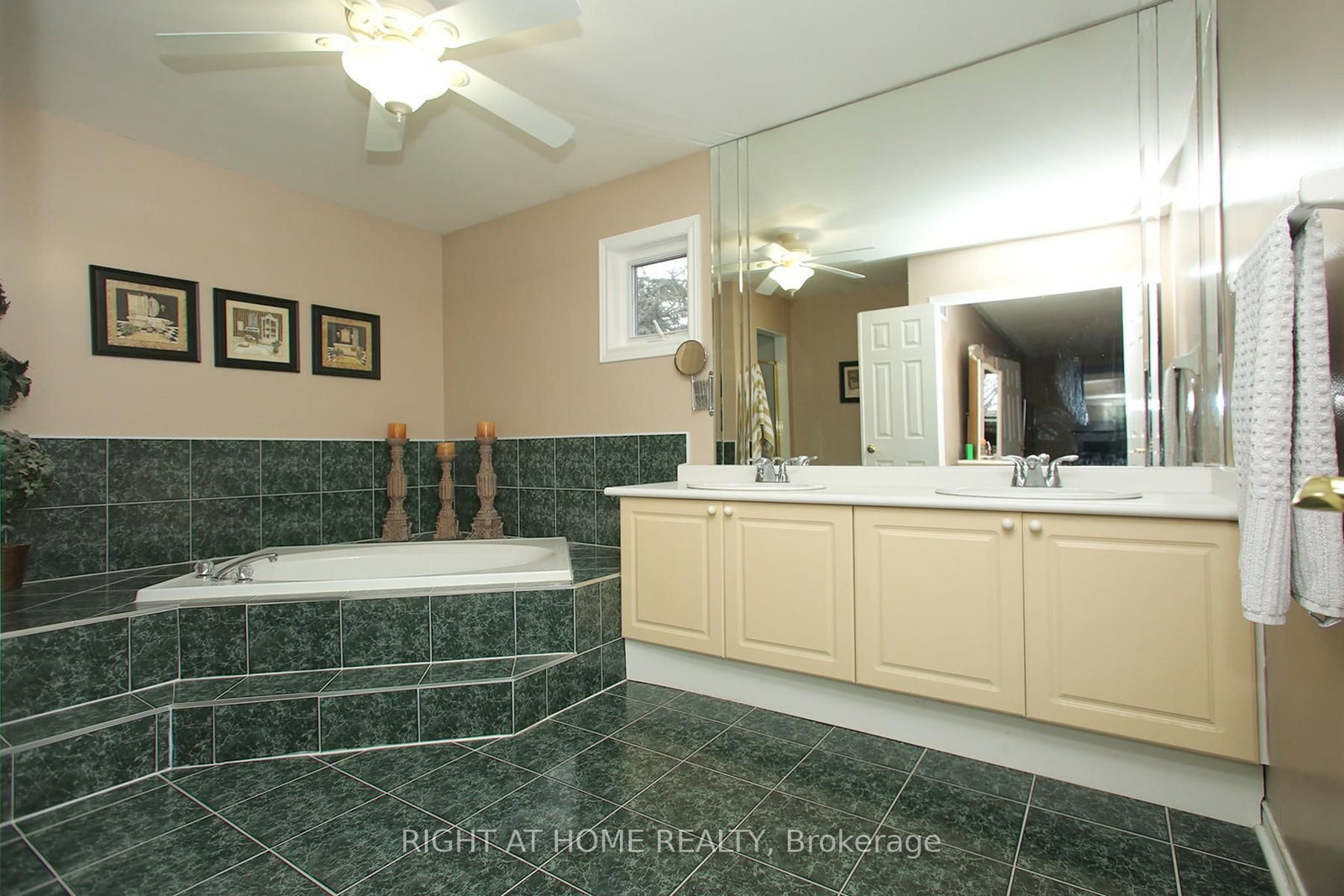 Detached House for sale at 6 Coldstream Crescent, Richmond Hill, Ontario, L4S 1E6 - Devonsleigh - MLS: N12684616