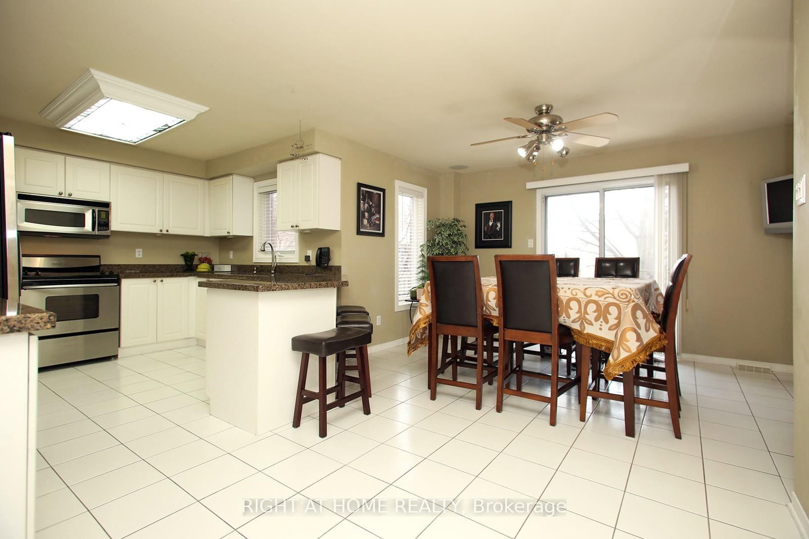 Detached House for sale at 6 Coldstream Crescent, Richmond Hill, Ontario, L4S 1E6 - Devonsleigh - MLS: N12684616