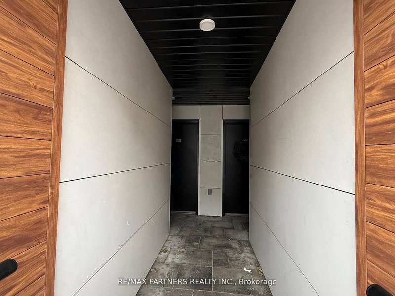 924 - 2 Steckley House Lane, Richmond Hill, L4S 0N4 | Image 3