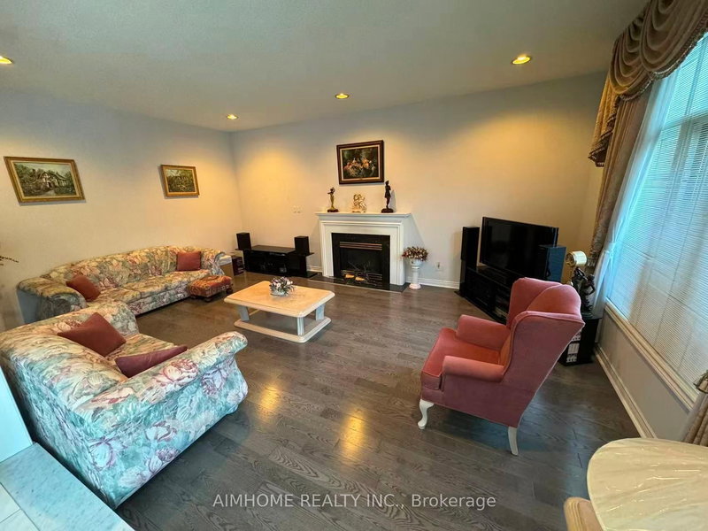 92 Springbrook Dr, Richmond Hill, L4B 3P9 | Image 3