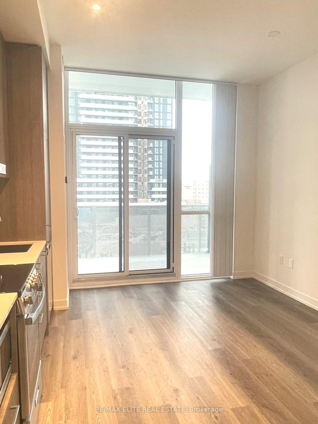 619 - 195 Commerce Street