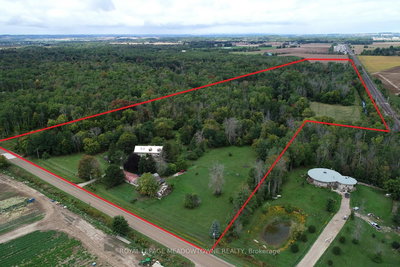 Detached House for sale at 6824 10th Line, New Tecumseth, Ontario, L0G 1A0 - Beeton - MLS: N12685204