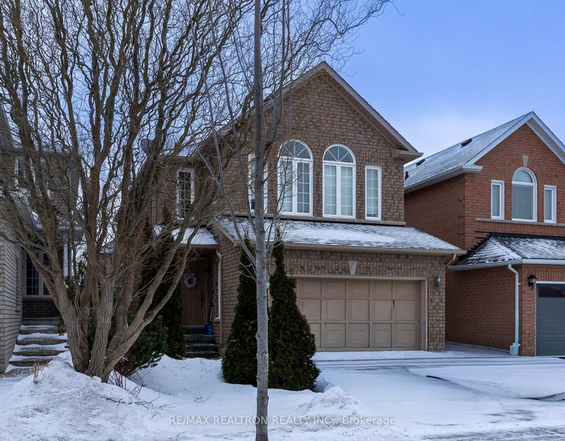 37 Woodhaven Cres, Richmond Hill, L4E 3T1 | Image 2