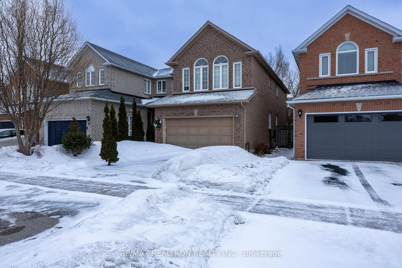 37 Woodhaven Cres, Richmond Hill, L4E 3T1 | Image 3