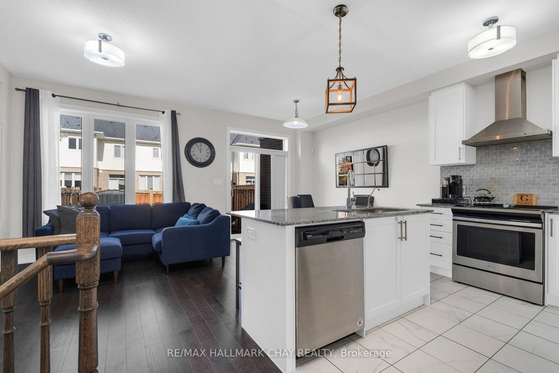 46 Clifford Cres, New Tecumseth, L0G 1W0 | Image 3