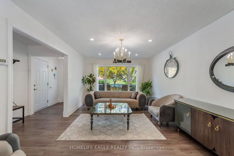 17 Beckett Ave, East Gwillimbury, L9N 1E6 | Image 3