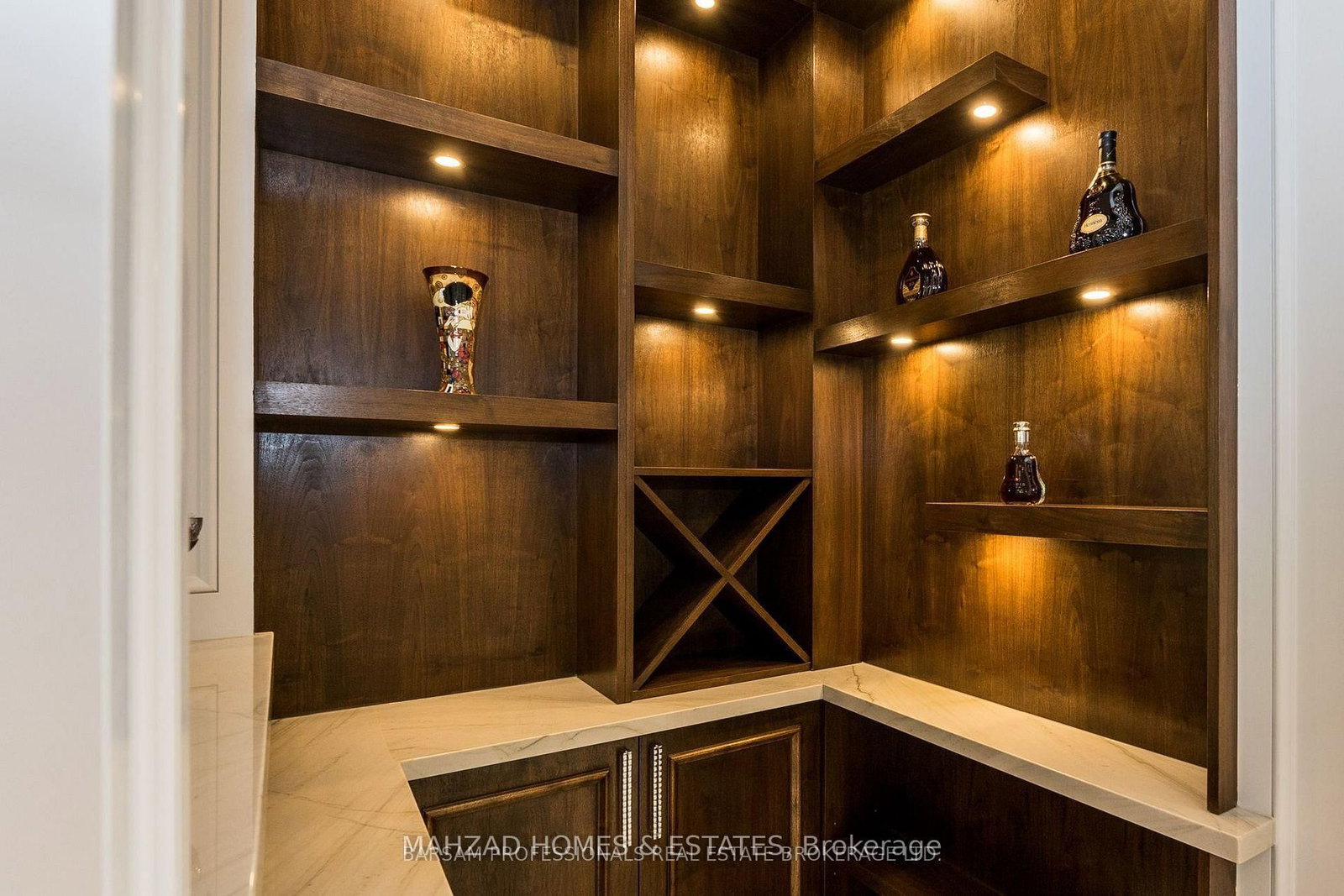 Detached House for sale at 107 Yonghurst Road, Richmond Hill, Ontario, L4C 3T3 - North Richvale - MLS: N12688040