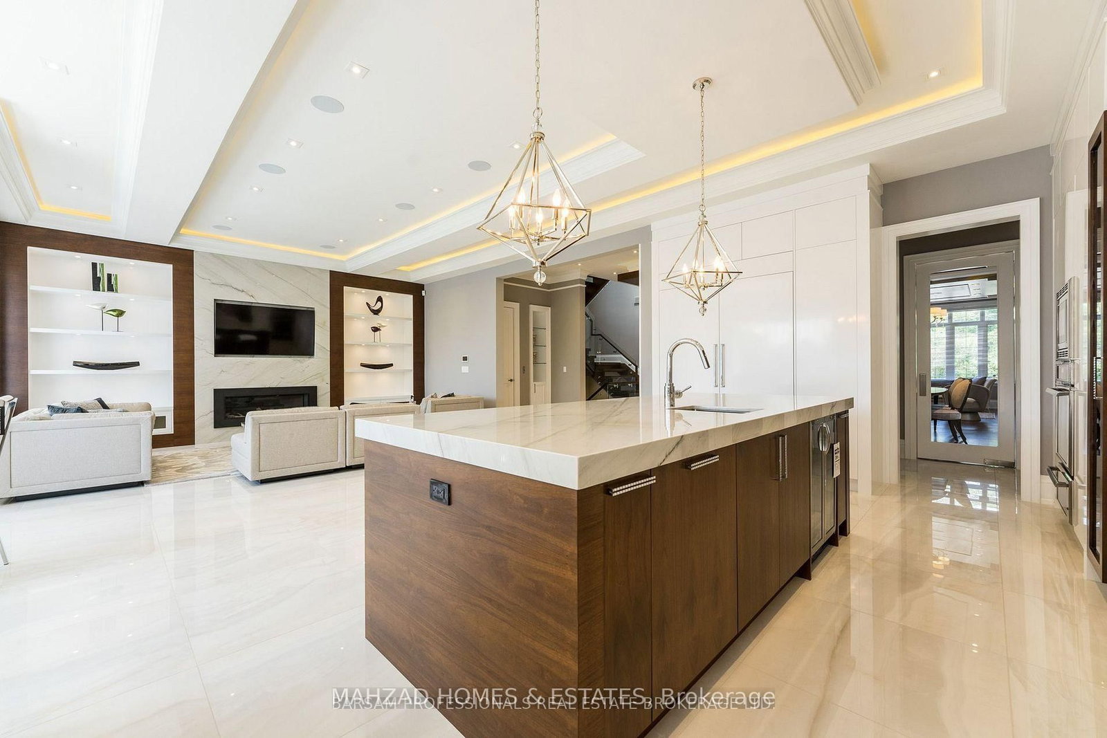 Detached House for sale at 107 Yonghurst Road, Richmond Hill, Ontario, L4C 3T3 - North Richvale - MLS: N12688040