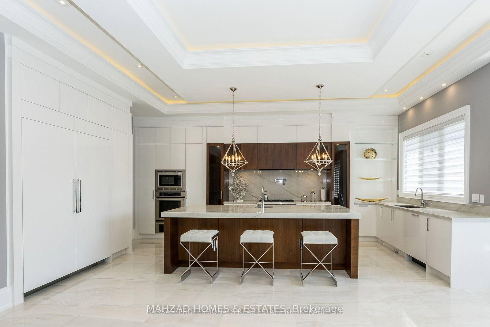 Detached House for sale at 107 Yonghurst Road, Richmond Hill, Ontario, L4C 3T3 - North Richvale - MLS: N12688040