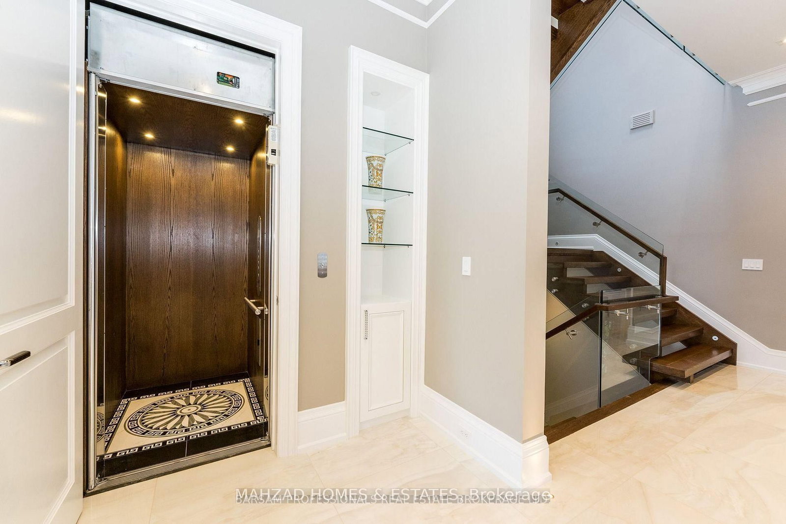 Detached House for sale at 107 Yonghurst Road, Richmond Hill, Ontario, L4C 3T3 - North Richvale - MLS: N12688040