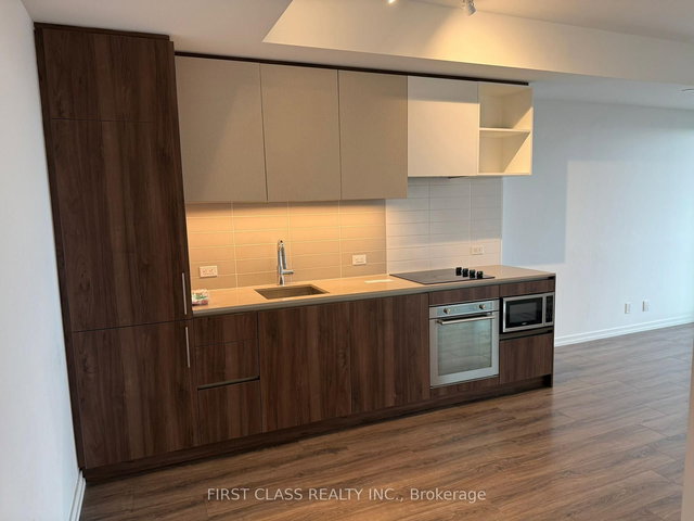 1501 - 1000 Portage Parkway