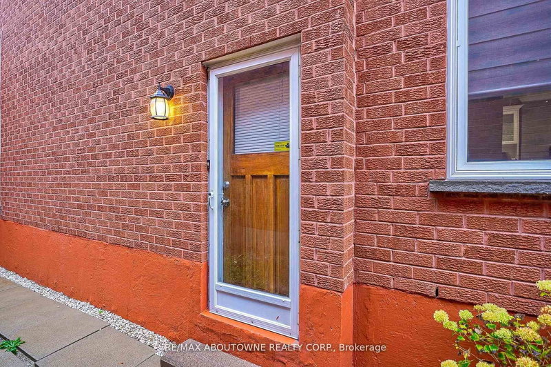 104 Cabinet Cres, Vaughan, L4L 6E6 | Image 2