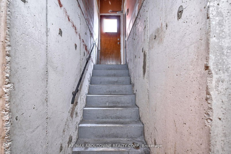 104 Cabinet Cres, Vaughan, L4L 6E6 | Image 3