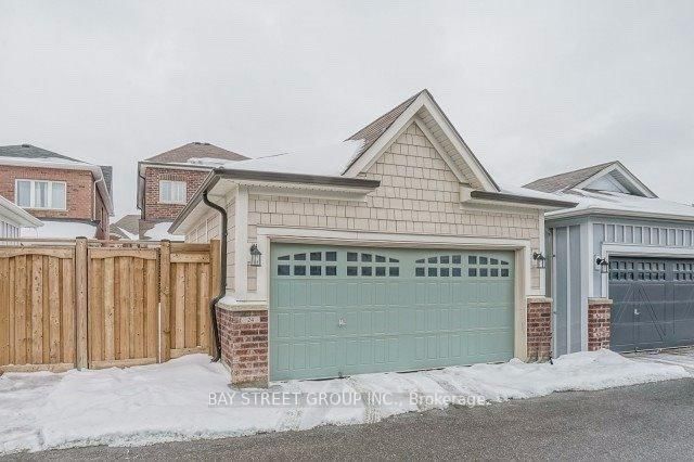 24 Plantain Lane, Richmond Hill, L4E 1B9 | Image 2