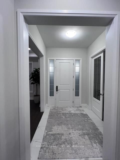 171 Timberline Trail, Aurora, L4G 5Z6 | Image 2