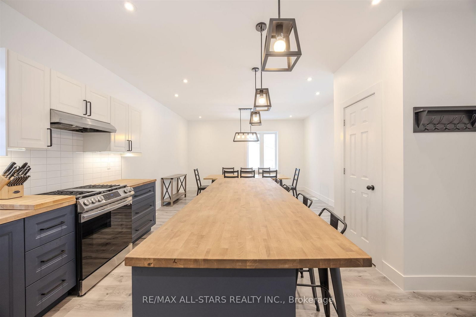 Detached House for sale at 21 Albert Street, Brock, Ontario, L0C 1H0 - Sunderland - MLS: N12691806