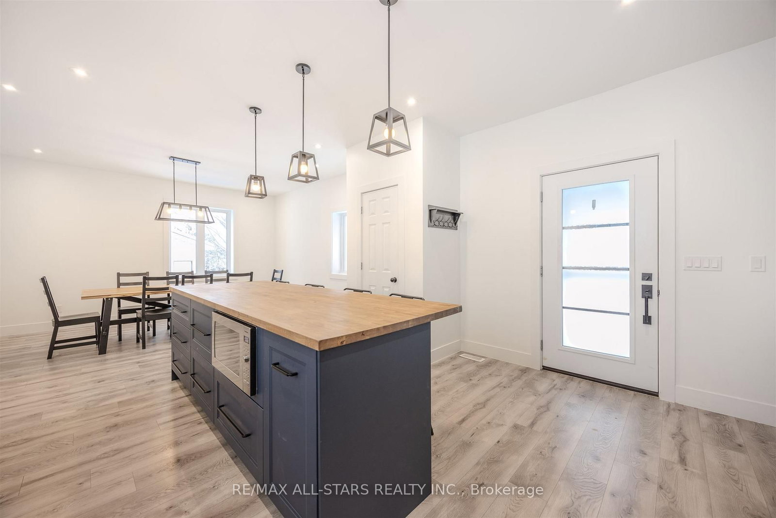 Detached House for sale at 21 Albert Street, Brock, Ontario, L0C 1H0 - Sunderland - MLS: N12691806