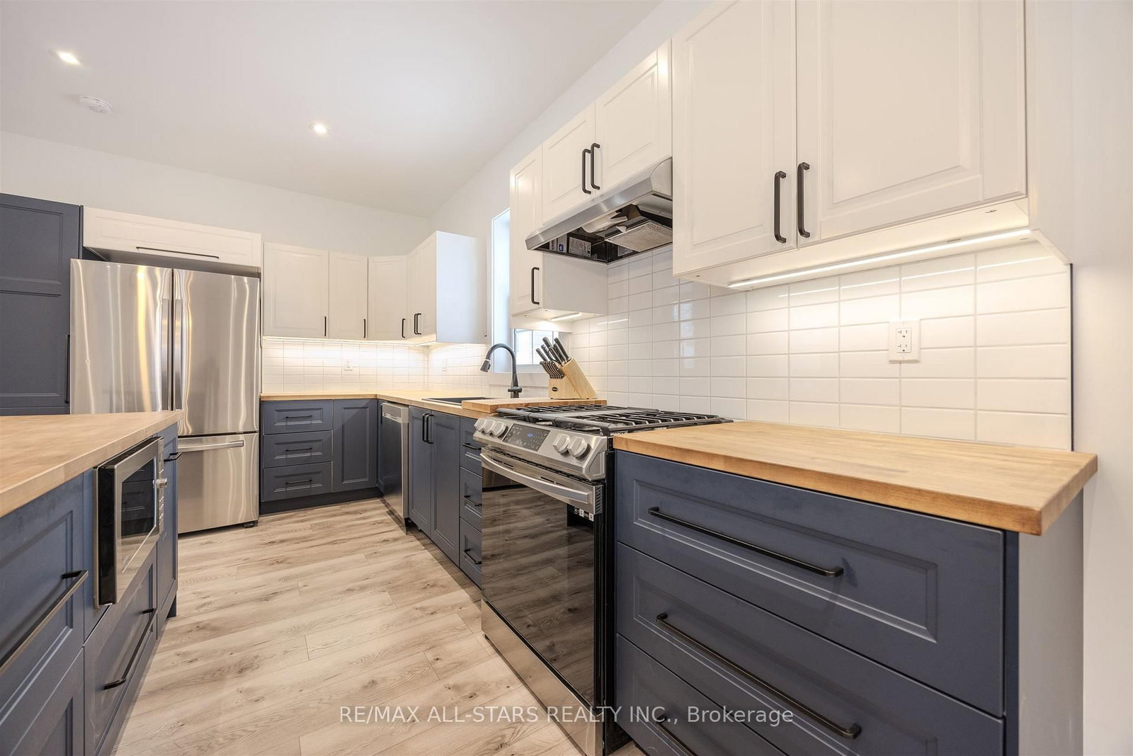 Detached House for sale at 21 Albert Street, Brock, Ontario, L0C 1H0 - Sunderland - MLS: N12691806