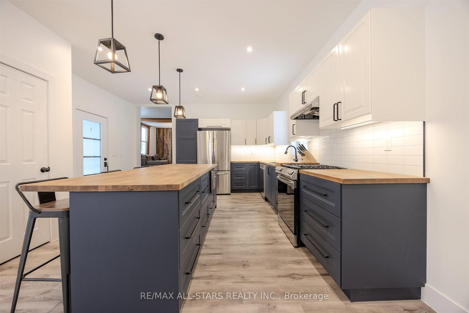 Detached House for sale at 21 Albert Street, Brock, Ontario, L0C 1H0 - Sunderland - MLS: N12691806