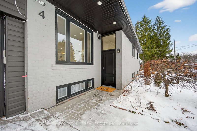4 Holman Cres, Aurora, L4G 1Z9 | Image 3
