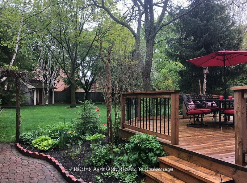 236 McCaffrey Rd, Newmarket, L3X 1J3 | Image 2