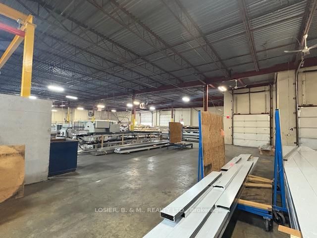 463 Applewood Cres, Vaughan, L4K 4J3 | Image 3