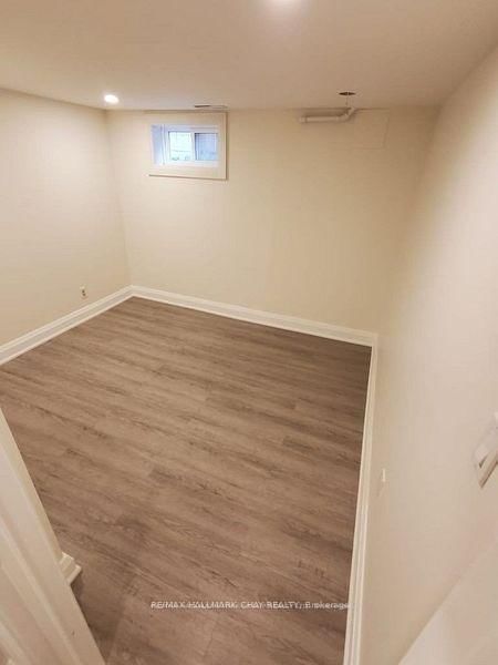 Lower - 1 Davidson Rd, Aurora, L4G 2A9 | Image 3